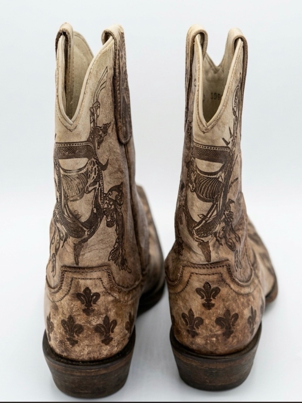 Women’s Ariat Leather Western Cowgirl Boots with Lazer Etched Embroidery 81/2 B - Picture 3 of 9
